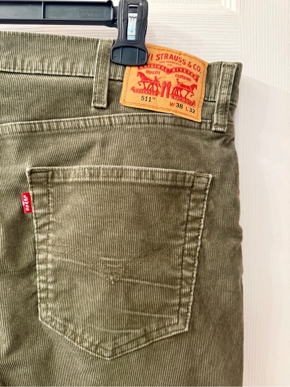 Levi’s 511 Slim Straight Olive Green Corduroy Men’s Jeans Pants 38 x 32 - Picture 3 of 3